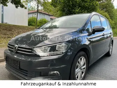 Gebraucht VW Touran Comfortline 150 PS (110 kW) 2022 Grau Van / Kleinbus