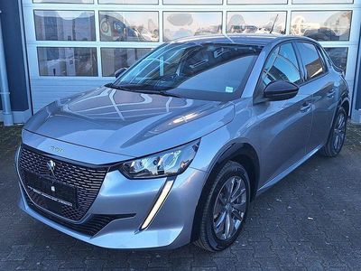 Gebraucht Peugeot e-208 Allure+ 100 kW (136 PS) 2023 Silber Kleinwagen