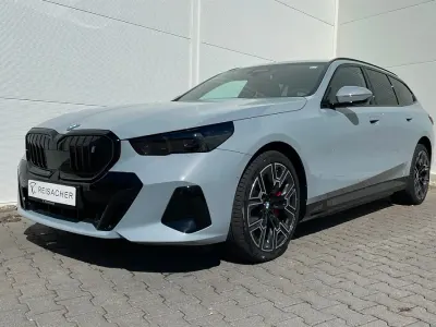Neu BMW i5 Comfort Edition 250 kW (340 PS) 2026 M brooklyn grau metallic Kombi