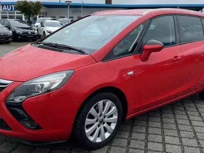 Gebraucht Opel Zafira Tourer drive 136 PS (100 kW) 2016 Rot Van / Kleinbus