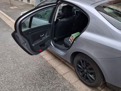 Usata Renault Laguna III Expression 110 CV (80 kW) 2009 Argento Berlina