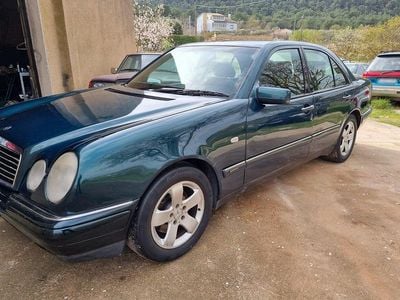 Gebraucht Mercedes E300 177 PS (130 kW) 1997 Grün Limousine