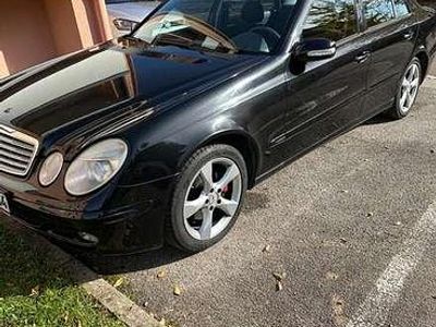 Second-hand Mercedes E220 150 CP (110 kW) 2004 Negru Berlinǎ