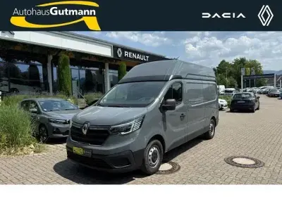 Gebraucht Renault Trafic Komfort 150 PS (110 kW) 2023 Städtisches grau