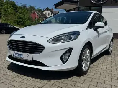 Gebraucht Ford Fiesta Titanium 101 PS (74 kW) 2017 Frostweiß Kleinwagen