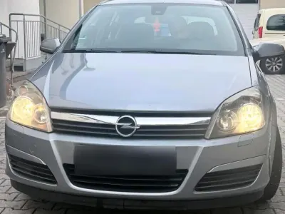 Gebraucht Opel Astra 111 PS (81 kW) 2004 Silber Limousine