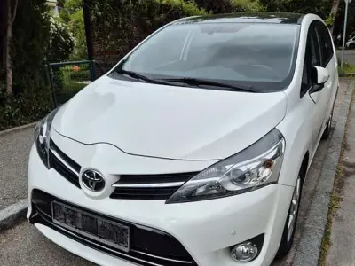 Gebraucht Toyota Verso Skyview Edition 112 PS (82 kW) 2015 Weiß Van / Kleinbus