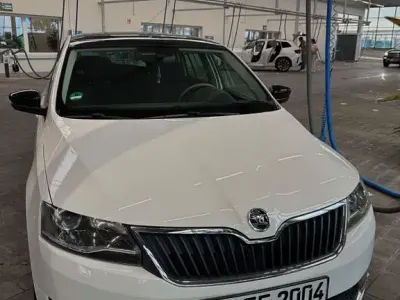 Gebraucht Skoda Rapid Ambition 110 PS (80 kW) 2017 Weiß Kleinwagen