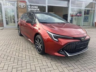 Neu Toyota Corolla Sport 179 PS (131 kW) 2026 Metal oxide orange / black Kombi