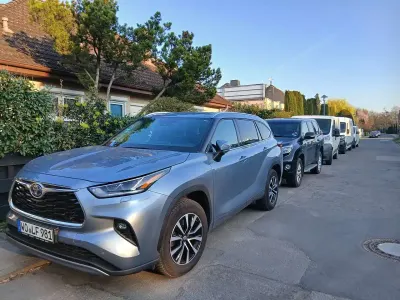Gebraucht Toyota Highlander Executive 190 PS (139 kW) 2024 Blau SUV