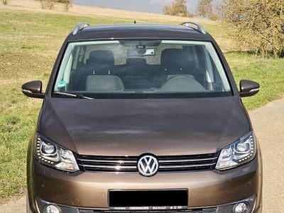 Gebraucht VW Touran Cup 140 PS (102 kW) 2015 Braun Van / Kleinbus