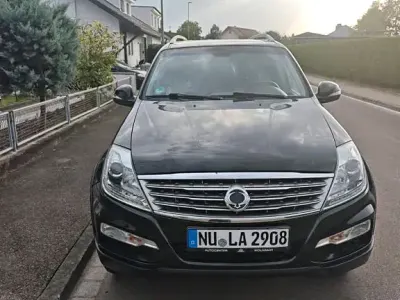 Gebraucht SsangYong Rexton 178 PS (130 kW) 2016 Schwarz SUV