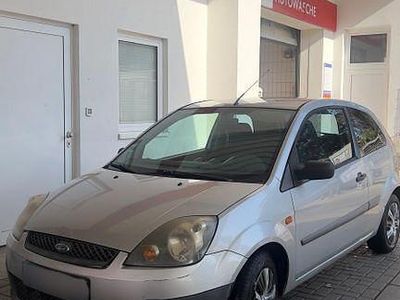 Gebraucht Ford Fiesta Ambiente 69 PS (50 kW) 2007 Silber Kleinwagen
