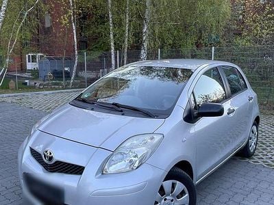 Usata Toyota Yaris 69 CV (50 kW) 2009 Argento Utilitaria