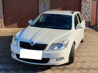 Gebraucht Skoda Octavia Sport 122 PS (89 kW) 2011 Weiß Kombi