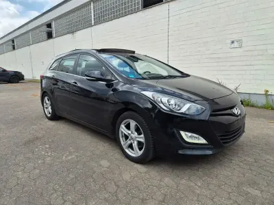 Gebraucht Hyundai i30 110 PS (80 kW) 2012 Schwarz Limousine