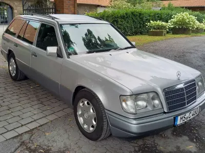 Gebraucht Mercedes E220 150 PS (110 kW) 1996 Astralsilber Kombi