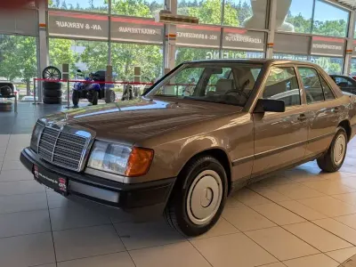 Gebraucht Mercedes E230 132 PS (97 kW) 1987 Impala brown Limousine