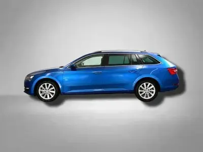 Gebraucht Skoda Superb Ambition 150 PS (110 kW) 2024 Blau Kombi