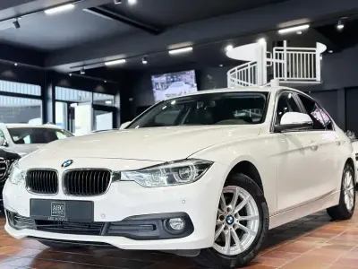 Gebraucht BMW 318 Advantage 150 PS (110 kW) 2015 Weiß Limousine