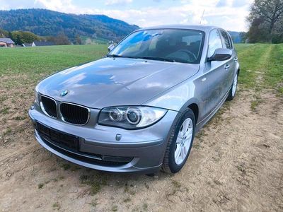Usata BMW 118 Sport Line 143 CV (105 kW) 2010 Grigio Utilitaria