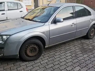 Używany Ford Mondeo 125 KM (91 kW) 2003 Szary Sedan/Limuzyna