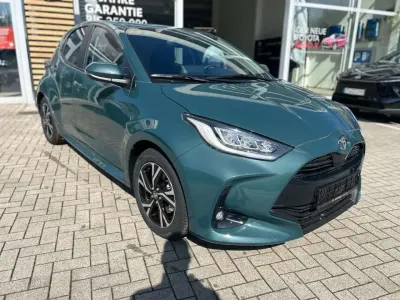 Neu Toyota Yaris Hybrid 117 PS (86 kW) 2026 Gruen Kleinwagen