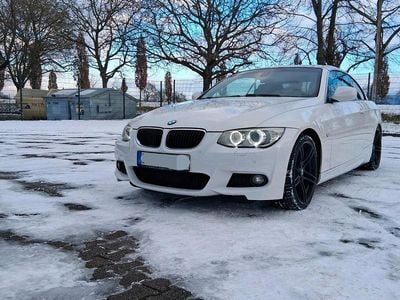 Weiß Gebraucht 2011 BMW 320 Cabriolet M Sport Cabrio | 11.500 €