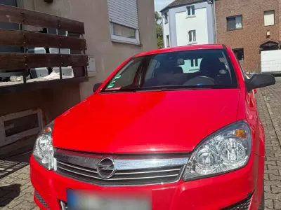 Gebraucht Opel Astra 90 PS (66 kW) 2008 Rot Kleinwagen