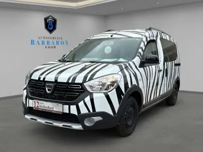Gebraucht Dacia Dokker Celebration 116 PS (85 kW) 2018 Gletscherweiss Van / Kleinbus