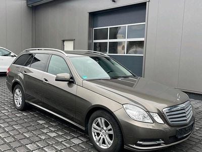 Braun Gebraucht 2012 Mercedes E300 Kombi | 12.990 €