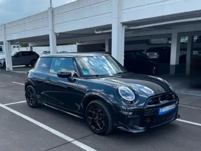 Używany Mini John Cooper Works 156 KM (114 kW) 2024 Czarny Hatchback