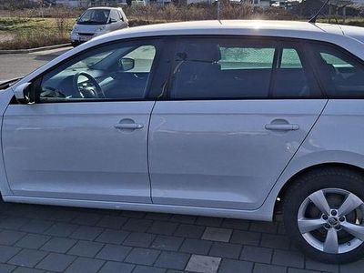 Weiß Gebraucht 2015 Skoda Rapid Ambition Limousine | 7.990 € (Fairer Preis)