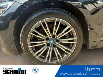 Gebraucht BMW 320e M Sport 204 PS (150 kW) 2022 Saphirschwarz metallic Limousine