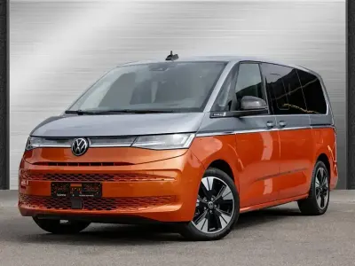 Gebraucht VW Multivan Style 150 PS (110 kW) 2023 Silber Van / Kleinbus