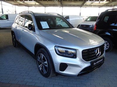 Gebraucht Mercedes GLB200 Night 150 PS (110 kW) 2024 Silber SUV