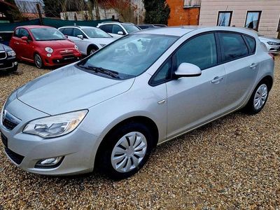 Gebraucht Opel Astra Design Edition 116 PS (85 kW) 2011 Silber Limousine