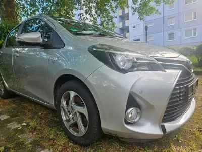 Gebraucht Toyota Yaris Hybrid 73 PS (53 kW) 2016 Grau Limousine