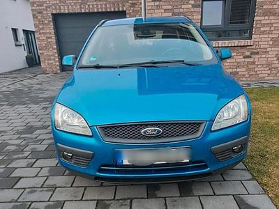 Blau Gebraucht 2005 Ford Focus Kombi | 1.200 € (Teuer)