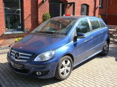Gebraucht Mercedes B200 136 PS (100 kW) 2009 Blau Van / Kleinbus