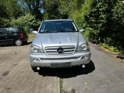 Gebraucht Mercedes ML270 163 PS (119 kW) 2005 Silber SUV