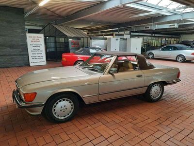 gebraucht Mercedes 560 SLin top gepflegten Liebhaberzustand!