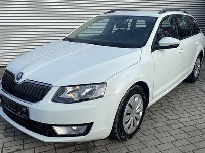 Weiß Gebraucht 2015 Skoda Octavia Ambition Kombi | 4.990 € (Teuer)