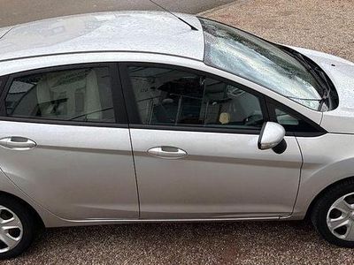 Silber Gebraucht 2012 Ford Fiesta Champions Edition Limousine | 4.400 € (Fairer Preis)