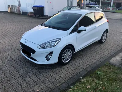 Gebraucht Ford Fiesta Cool & Connect 101 PS (74 kW) 2017 Weiß Kleinwagen