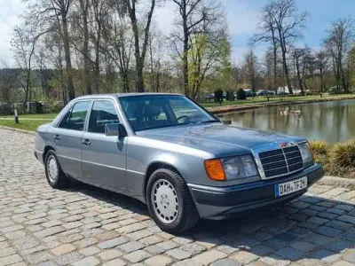 Second-hand Mercedes E300 220 CP (161 kW) 1990 Gri Berlinǎ
