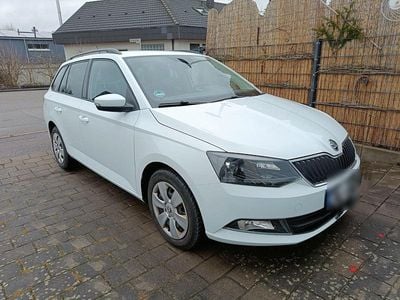 Używany Skoda Fabia Ambition 90 KM (66 kW) 2015 Biały Kombi