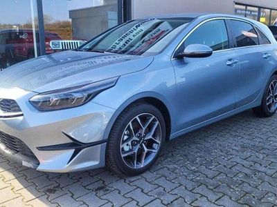 Neu Kia Ceed Gold 140 PS (102 kW) 2025 Silber Kleinwagen