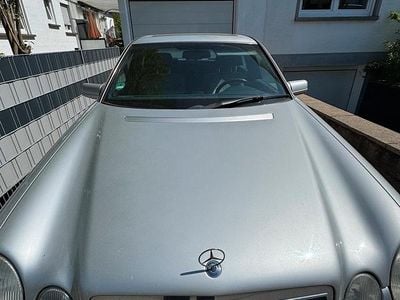 Second-hand Mercedes E230 136 CP (100 kW) 1996 Argintiu Berlinǎ