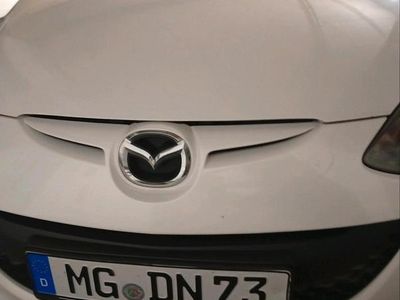 Begagnad Mazda 2 Inclusive 75 HK (55 kW) 2011 Vit Halvkombi